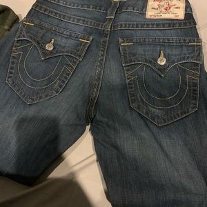 dark washed blue denim true religion size 32